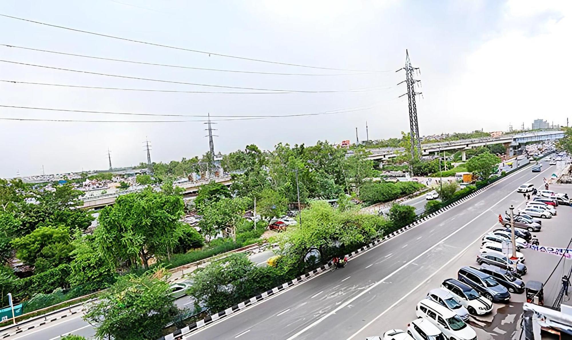 The Eden Hotel Near Okhla Nuova Delhi Esterno foto